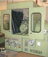 Stroj Reishauer.